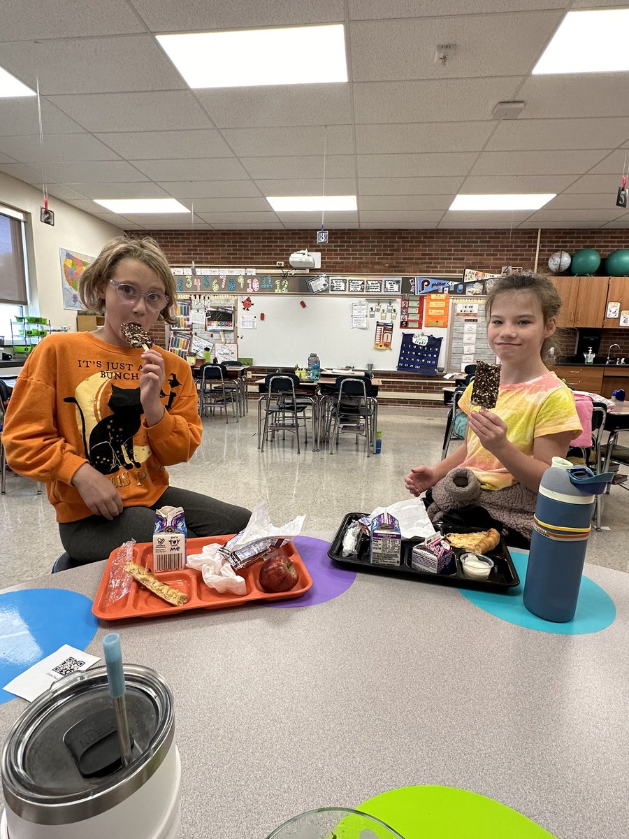 MrsWazRoom20's tweet photo. Friday ROAR experiences @ForgeElem were so much fun today. Lunch with these two lovely ladies and a special guest reader from second grade. https://t.co/YyWI12uSoj