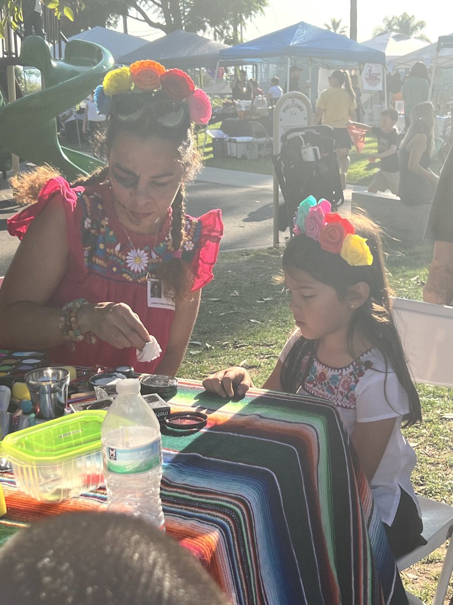 laderapalma's tweet photo. El festival del Día de los muertos!!! Estamos aquí de 3 a 6 pm 💕comida, música y cultura!! Our Festival for Dia de los Muertos from 3 to 6 pm! Join us for the food, music and cultura! #lhcsd @LHSchools @mrsdrpoole @DrCarlosLHCSD #DIAcademy https://t.co/Otft4sxWnS