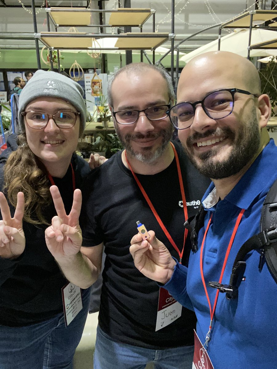 Med7atDawoud's tweet image. It was great to meet you in #CityJSBerlin @leichteckig @bajcmartinez in the #Auth0 booth and thanks a lot for your yubikey giveaway 🤩