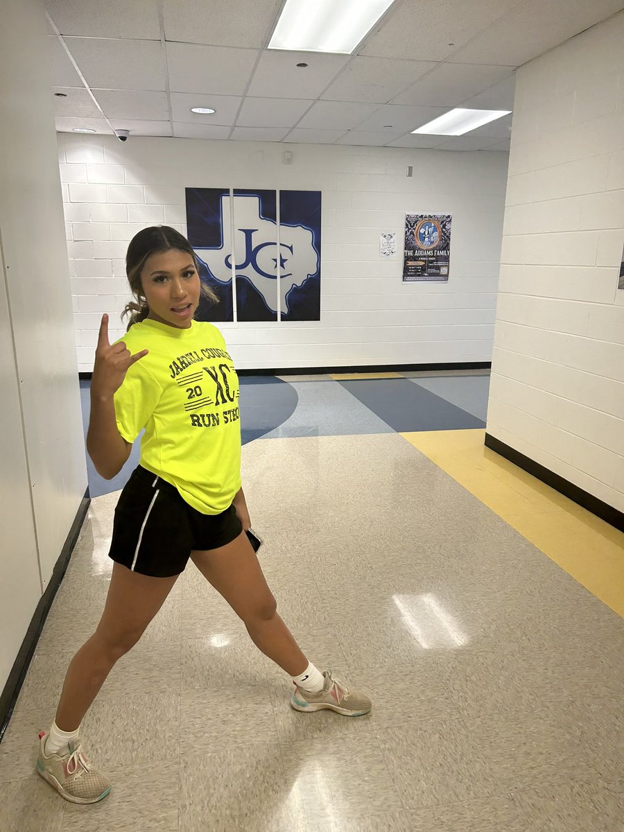 Jbenavidez_3's tweet photo. I am extremely thankful and blessed to have this amazing community behind me!! Tomorrow I will run my last XC race!! It has been a great 4 years!! XC you have taught me how strong I truly am!! I have always done it for my coaches, family and my community but tomorrow as I take the XC field for the last time I will give it my all and Run for me… May God Be my strength.. #4for4 #Year4 #MyLastRide #MyLastXCRace #EndedMySeasonOnTheBigStage #State #UIL #4TimeStateQualifier #TrueAthlete 🏃🏽‍♀️💙💪🏽💙✌🏽@SoftballJarrell @jarrell_xc @UIWSoftball