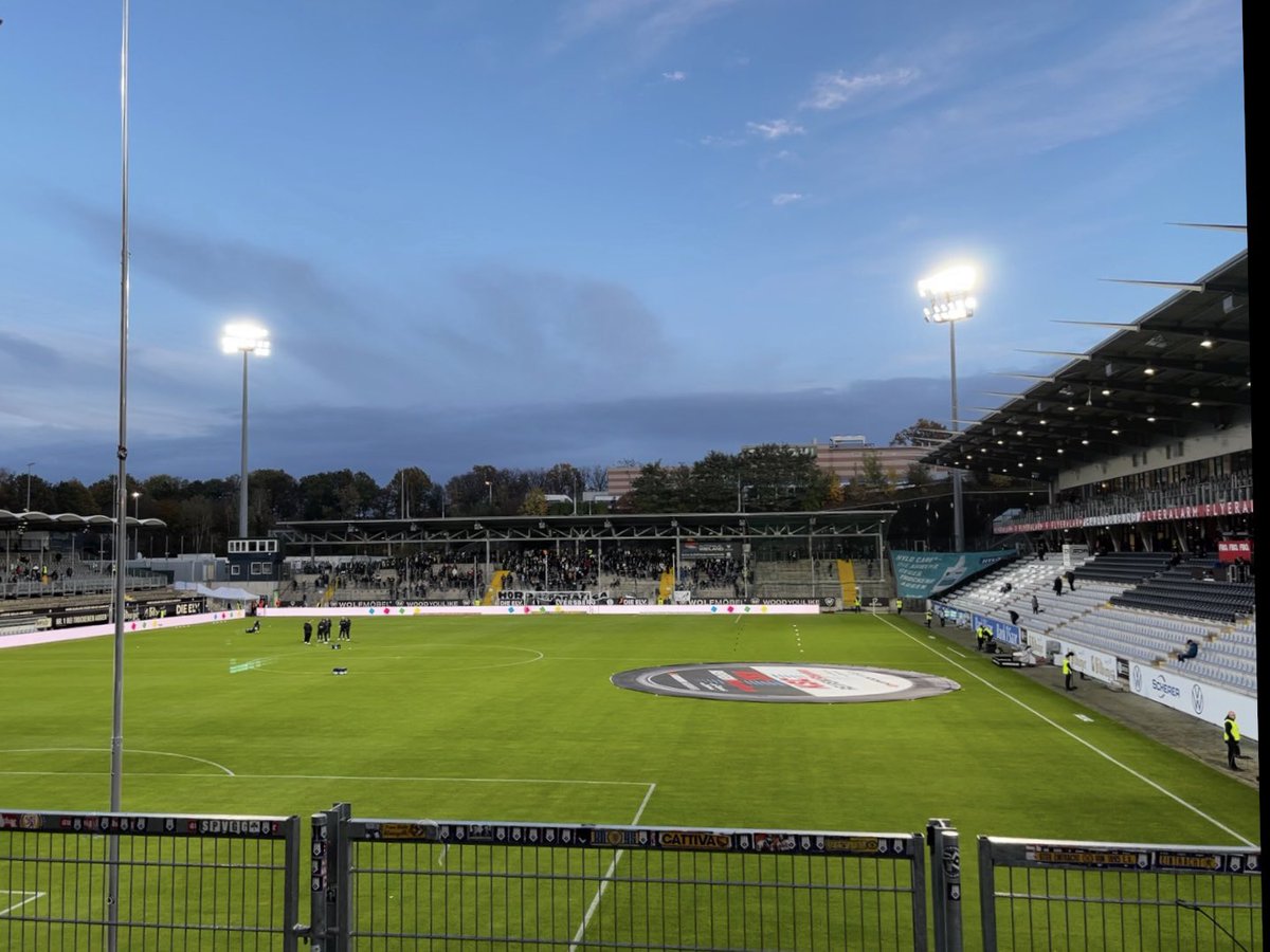 Selyndix's tweet photo. FC St. Pauli, du bist mein leuchtender Stern🤎🤍⭐️ https://t.co/X376KwdnWt