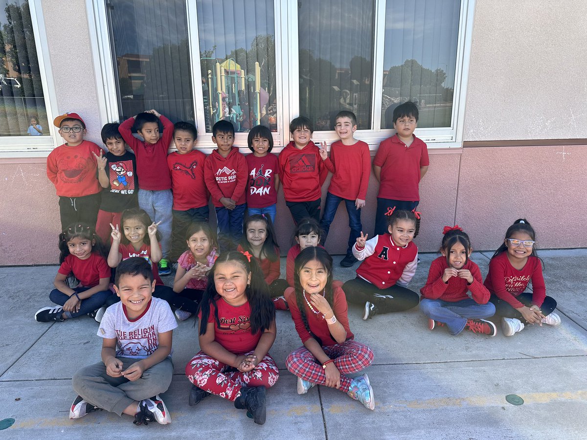 FoothillOakElem's tweet photo. #redribbonweek #vista #vistaunified #vusd #vistaunifiedschooldistrict #foothilloak #fho #jungleofjoy https://t.co/el2QNzX9rp
