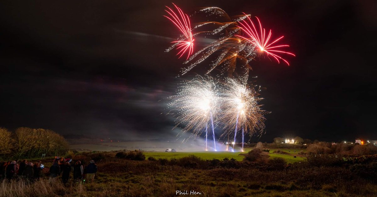 SJAC_Dave's tweet photo. Out with SJAC in Amlwch for their fireworks display.
Thanks to Phil Hen for the pictures
#WorkTogether #NorthWalesPolice #NorthWalesFire #StJohnAmbulanceCymru https://t.co/IHqbDoxWQD