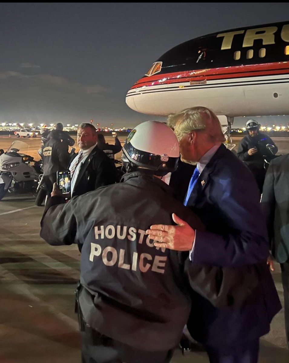 #PresidentDonaldTrump getting a selfie last night with a Houston police officer !!! #Trump2024  . He is the greatest of all time #GOAT
