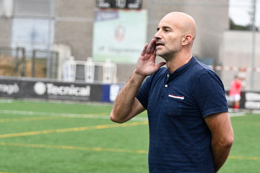 Entrenadors de la Primera Catalana Grup 1r 23-24 (12) <a href="/CFMolletUE/">CF Mollet UE</a> : Albert Cámara. (Barcelona, 1973). Va torna al Mollet el febrer d’aquest any, vuit anys després de la seva primera etapa al club. Abans havia dirigit a equips com la UE Vic, l'EC Granollers o el CF Badalona.