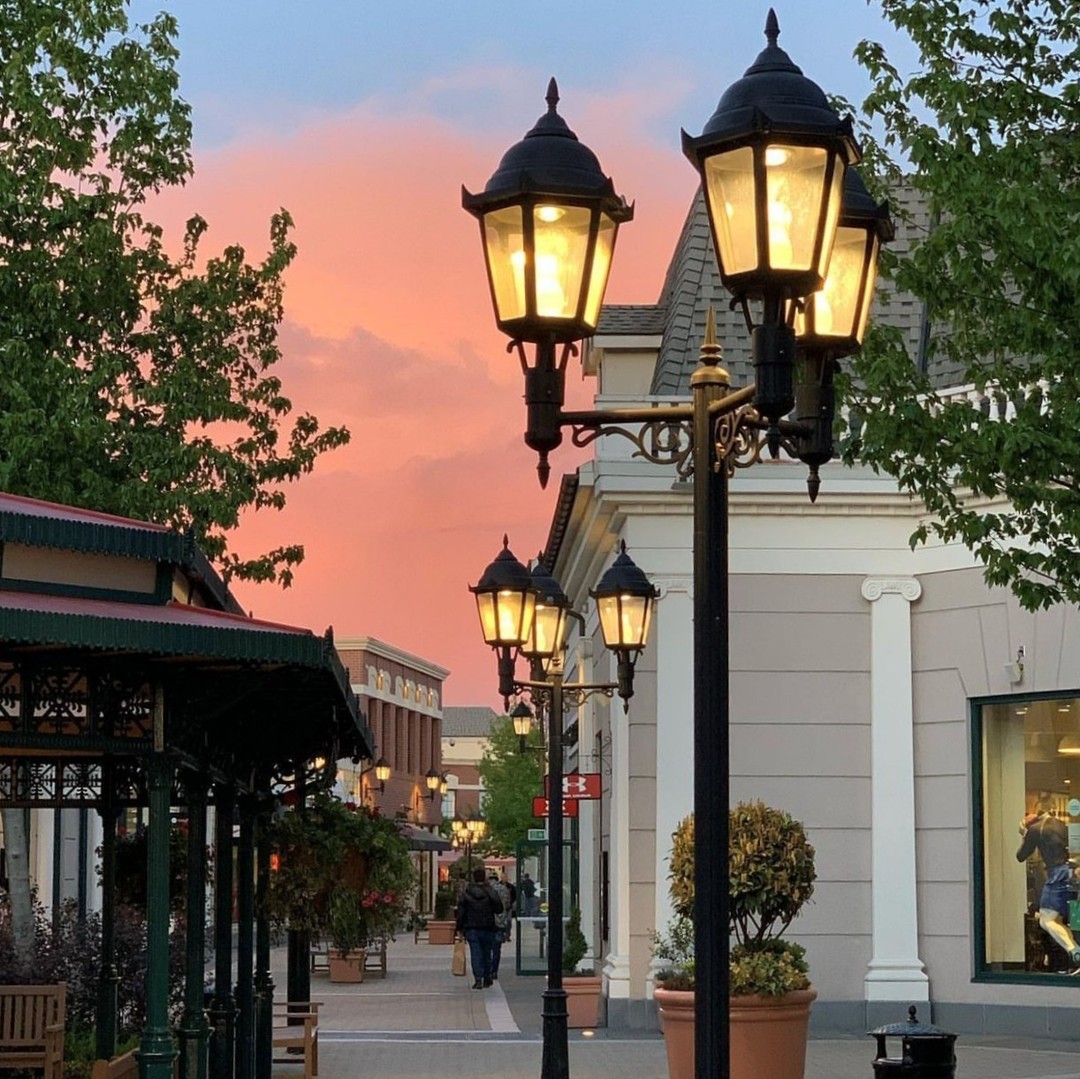 VisitRichmondBC's tweet image. GIVEAWAY: Enter on Instagram for your chance to win $200 in McArthurGlen Designer Outlet gift cards from Tourism Richmond and treat yourself to something special this Black Friday ➡️ bit.ly/47jpj62

📍 : @McArthurGlenVan
📸 : mlizares (In)

#RichmondBC
#RichmondMoments