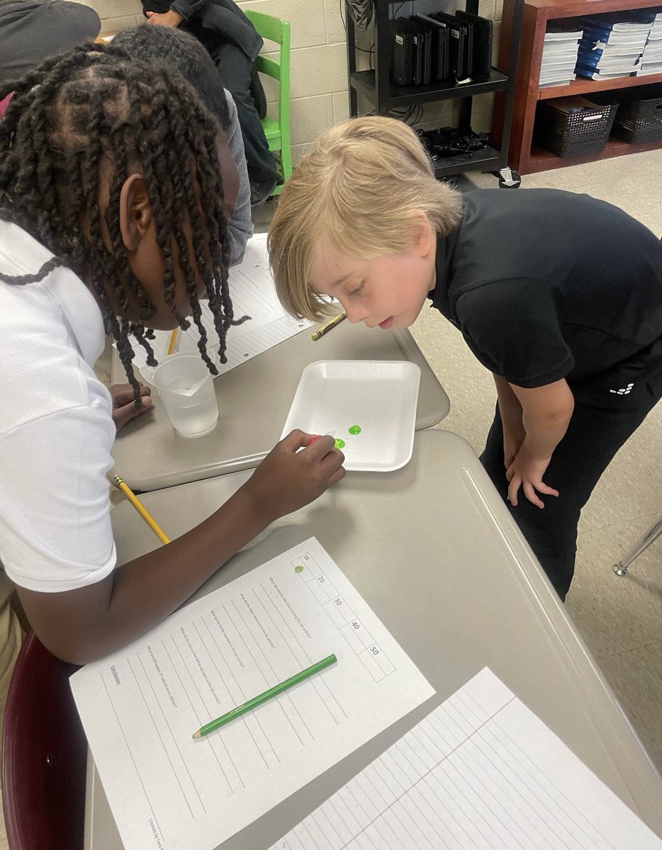 RoseHillRaiders's tweet image. Scholars in Ms. Pugh’s class enjoyed using skittles to learn about erosion. 
🏔️ 🪨 💦 #STEMpossible @TiffanyGreen08 @JMCSchools @JMCSSInnovation @suptking