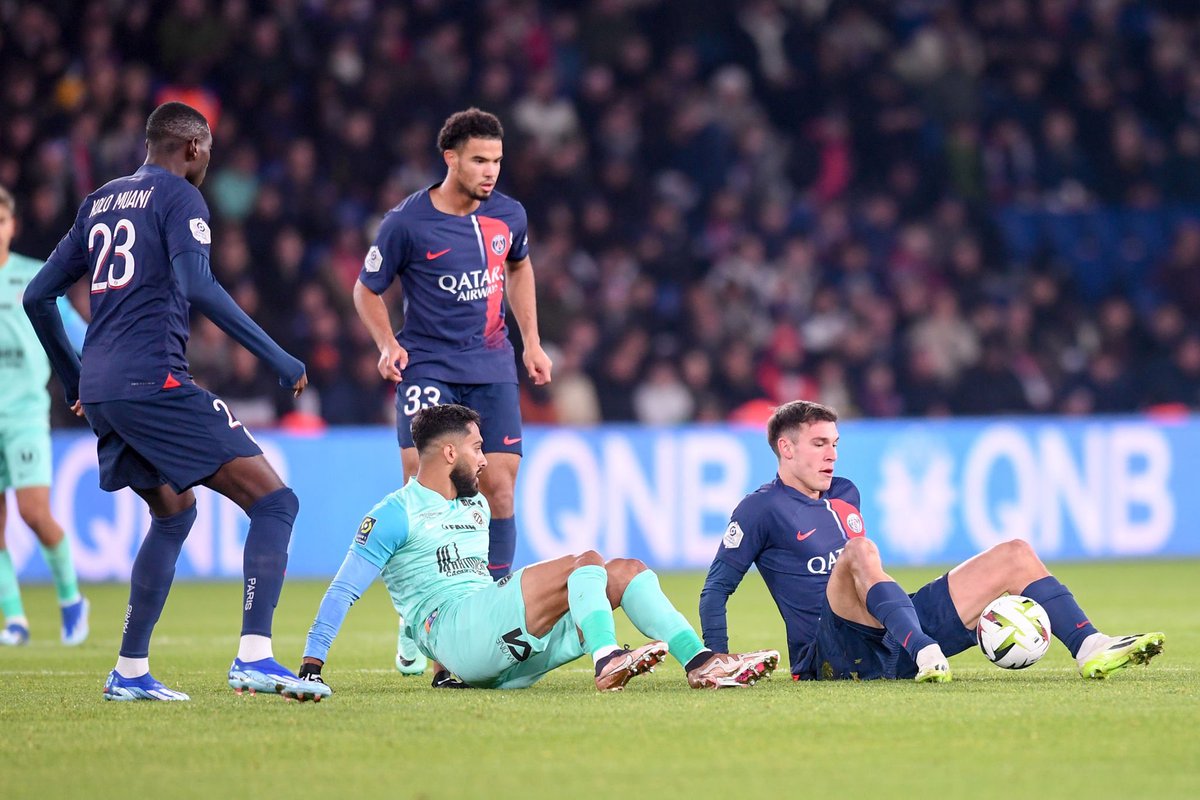 manuugarte8's tweet photo. +3 pour grandir et prendre la t��te de @Ligue1UberEats. 

Penser déjà au match important que nous avons en @ChampionsLeague. 

Ensemble tous @PSG_inside 🔴🔵 https://t.co/NlCv0vLX64