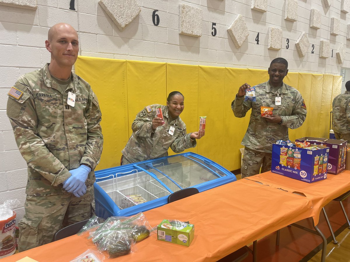 KTaylor_CMS's tweet photo. Thank you, 142D Division for keeping our Jaguars safe! We appreciate your heart! ❤️ #FindtheArtInYourHeart #TeamSISD https://t.co/46rscHmhLB