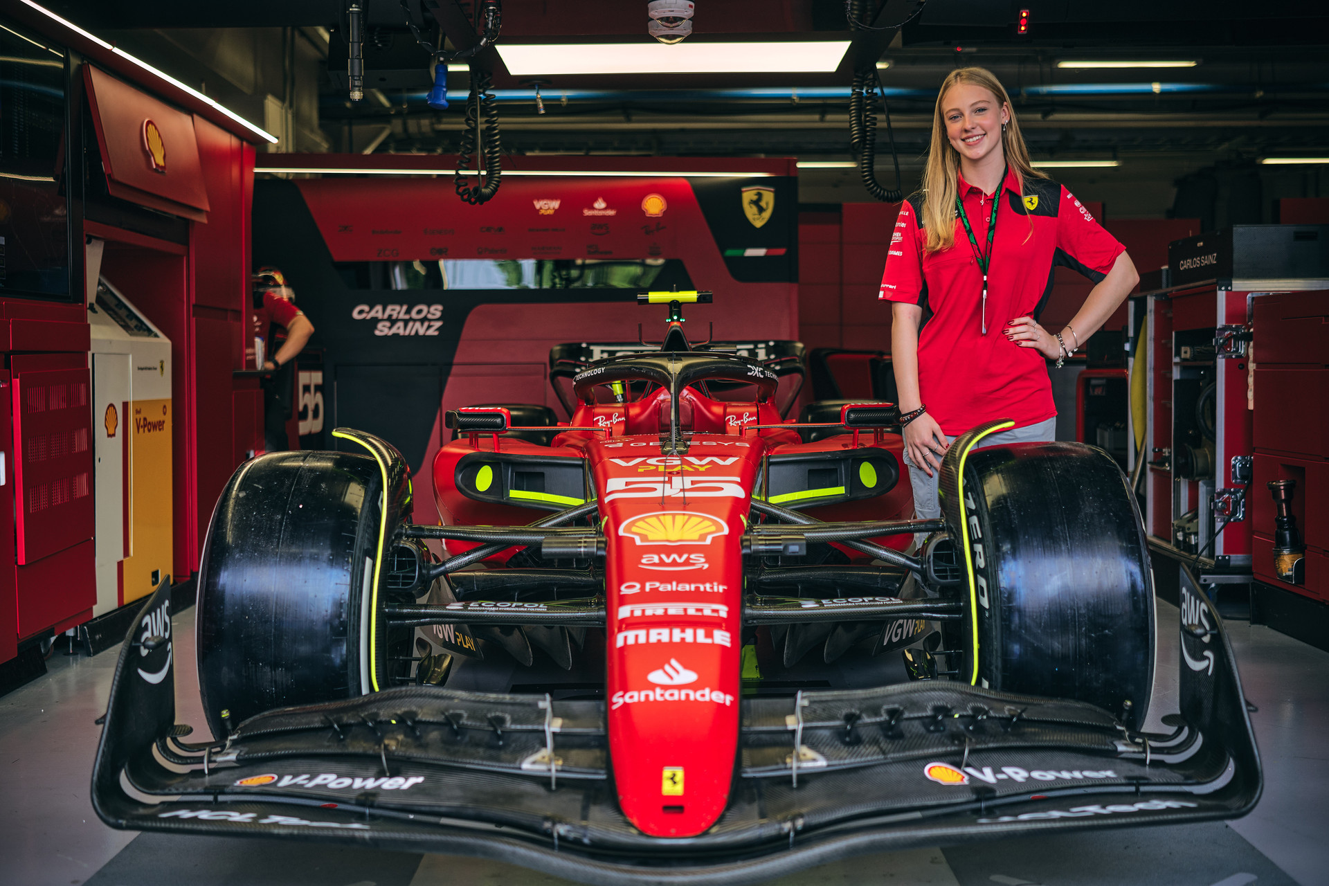 Photo gallery Ferrari junior Aurelia Nobels with F1 team at her home