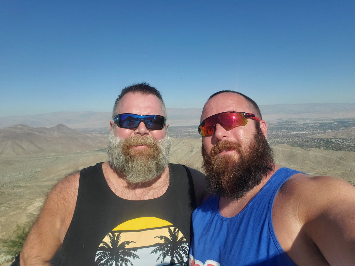 Hungry_pet's tweet photo. Enjoying a fantastic desert vacation with @bruzerpet https://t.co/UgQy1DlAai
