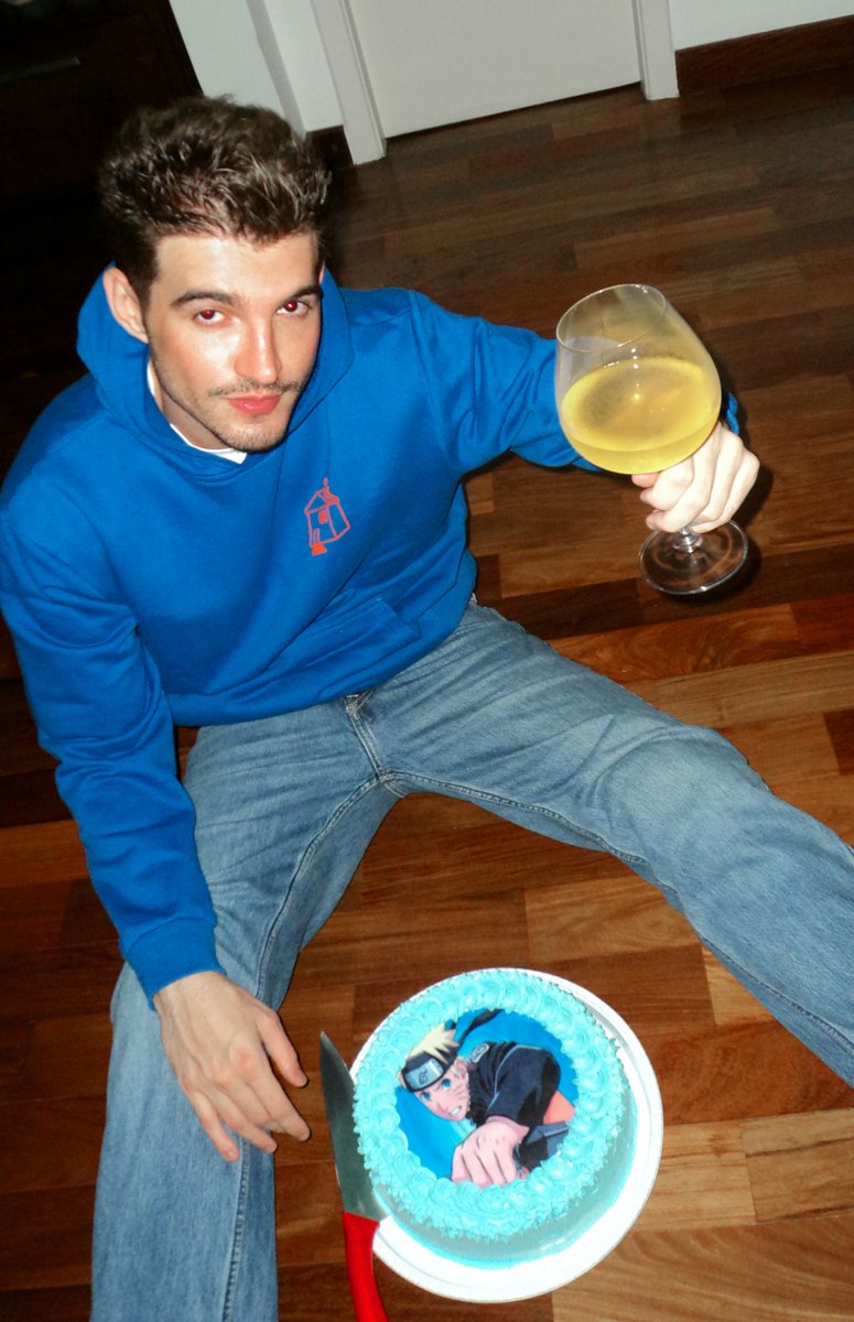 aniversário chegou sem aviso nenhum. obrigado por tudo. um dia descubro um jeito de retribuir.