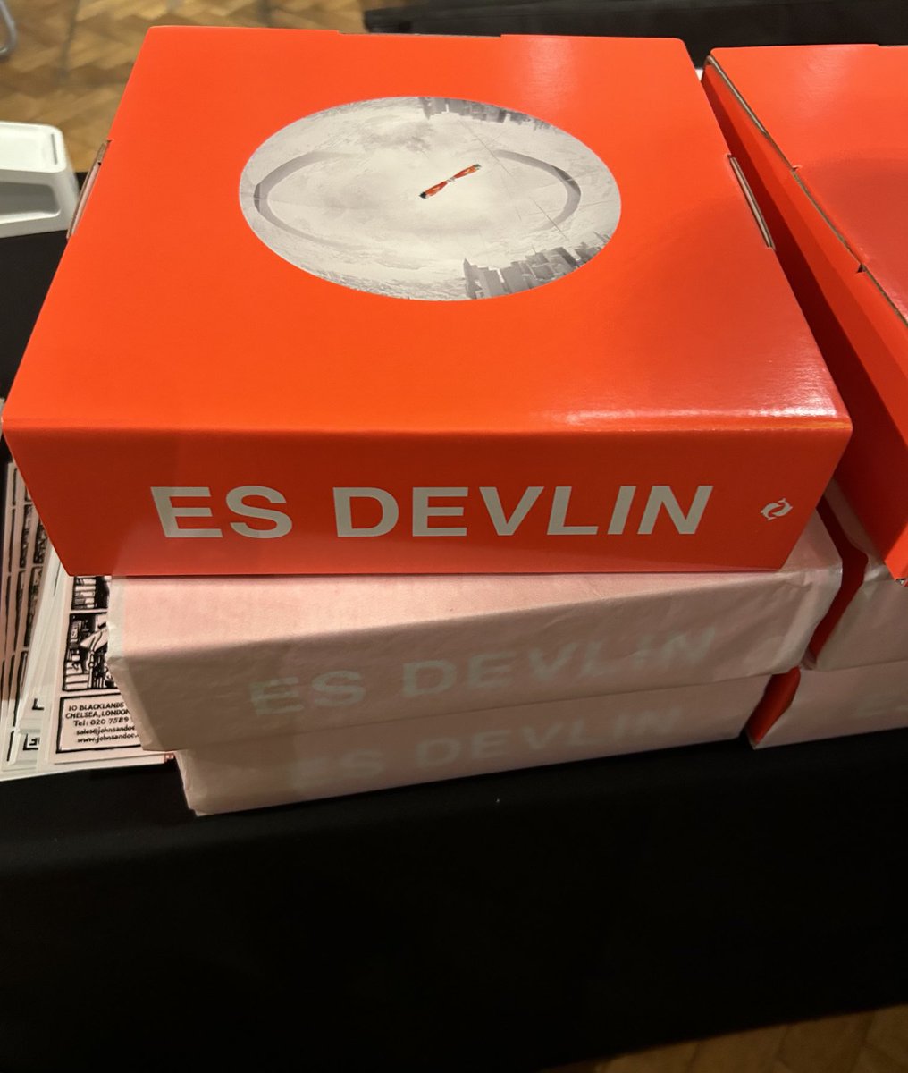 KBaileyCurator's tweet image. The instinct to fill a void with art … Es Devlin and Ekow Eshun in conversation ⁦@V_and_A⁩ 
A visionary, genre-defying artist and her beautiful monograph ⁦#AnAtlasofDevlin 💫