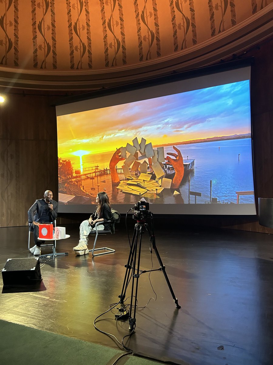 KBaileyCurator's tweet image. The instinct to fill a void with art … Es Devlin and Ekow Eshun in conversation ⁦@V_and_A⁩ 
A visionary, genre-defying artist and her beautiful monograph ⁦#AnAtlasofDevlin 💫