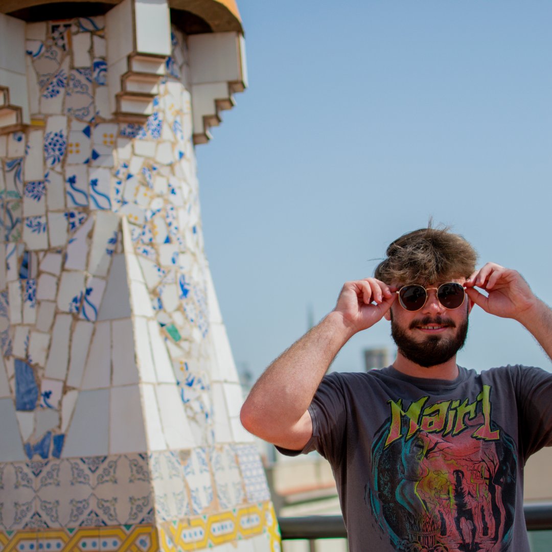 Barcelona calls for "You gotta strut like you mean it" moments. [Program: Berlin-Barcelona] #kiisabroad #kiisberlinbarcelona