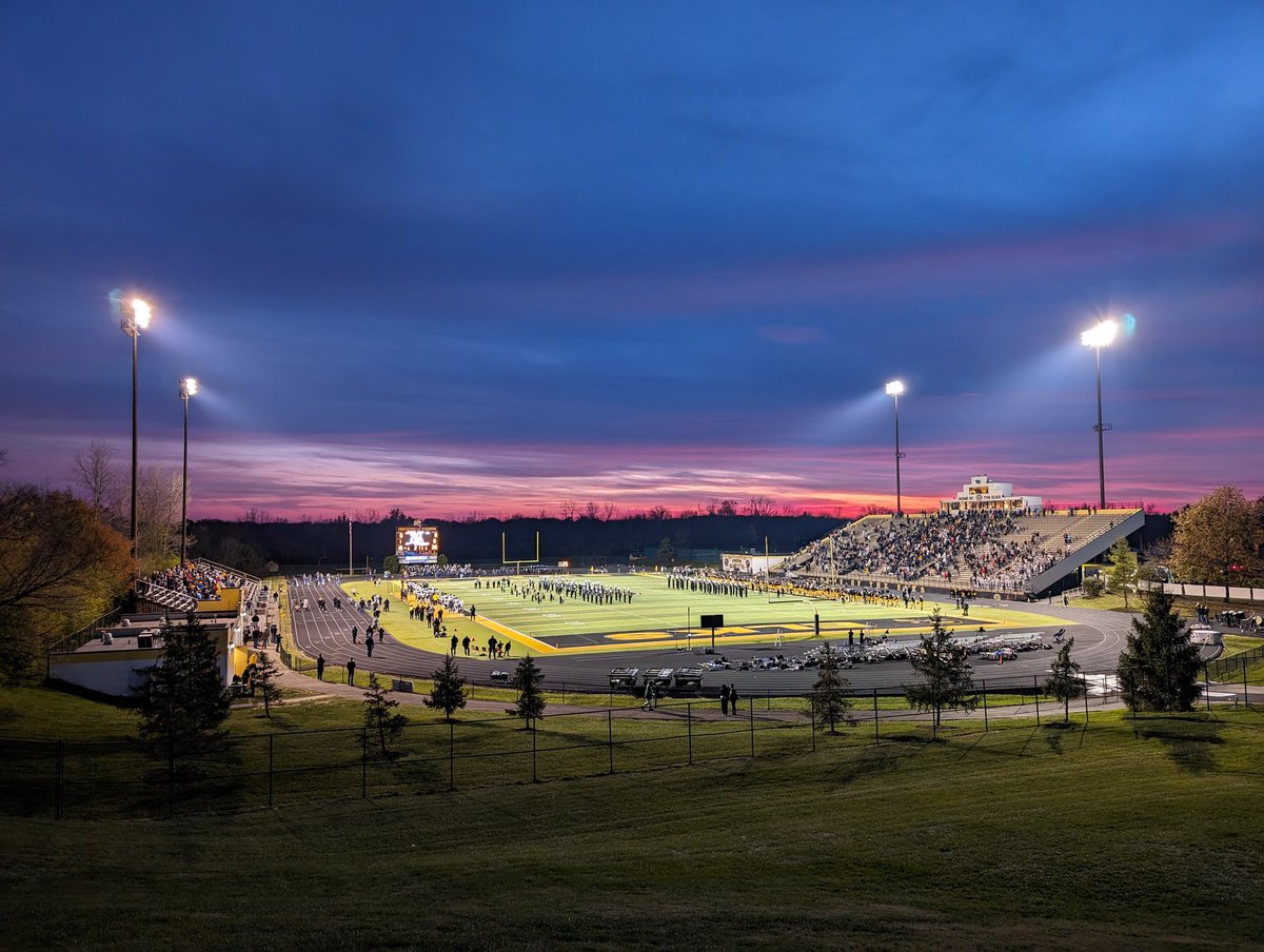 Beautiful evening at Centerville Stadium watching the Centerville Elks take on the Springfield Wildcats in the OHSAA Regional Quarterfinals. 

#EPND