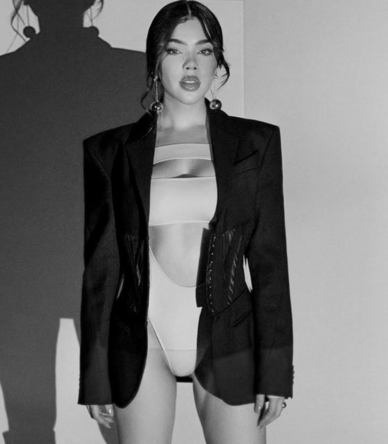IrvingA81366889's tweet photo. outfit, rostro y cuerpo KENIA OS SIRVIÓ 😮‍💨 https://t.co/dmuaEqO8jm