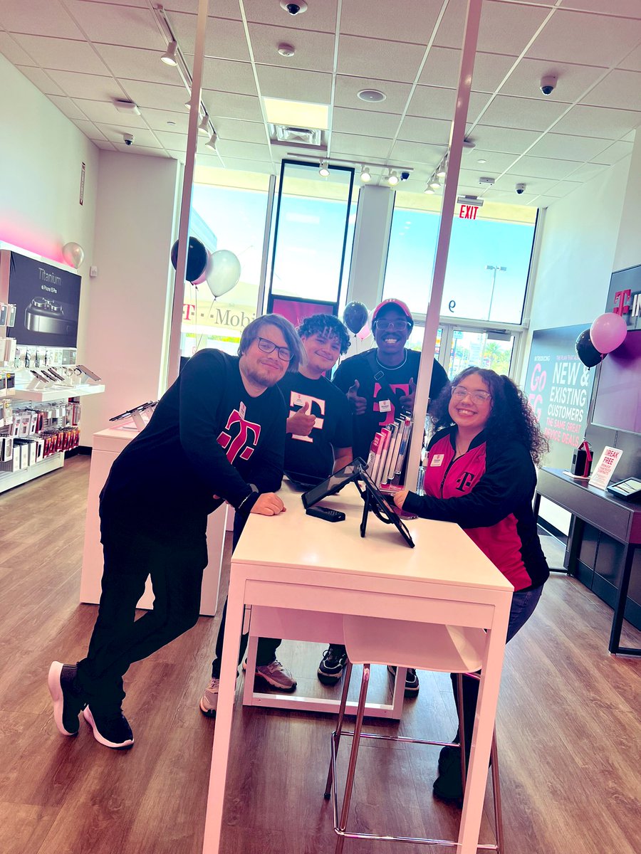 We had some serious fun in Pensacola today celebrating our newest door opening and welcoming new team members!!! <a href="/MitchClabeaux/">Mitch Clabeaux</a> <a href="/emilynellf/">Emily Fyne</a>