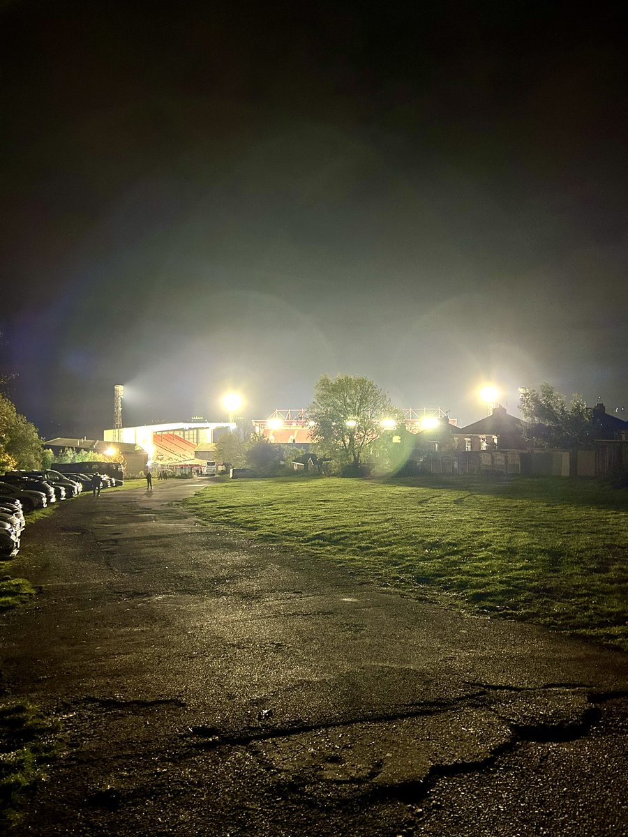RPGilb's tweet photo. The #magicofthecup was
#AliveandKicking at Oakwell tonight as @IsthmianLeague @HorshamFC earn a thoroughly deserved replay after a 3-3 draw with @BarnsleyFC #Cupset is still on! @MyRoadToWembley #roundhopping @EmiratesFACup #WhenTobimetTobyTyke https://t.co/e41Tu4dC7R