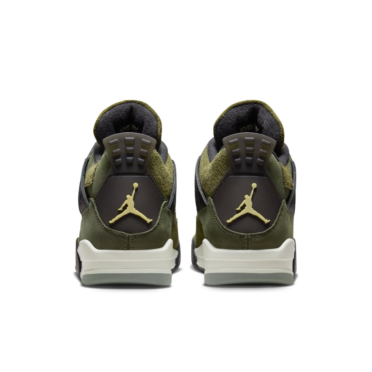 StashedSNKRS tweet picture