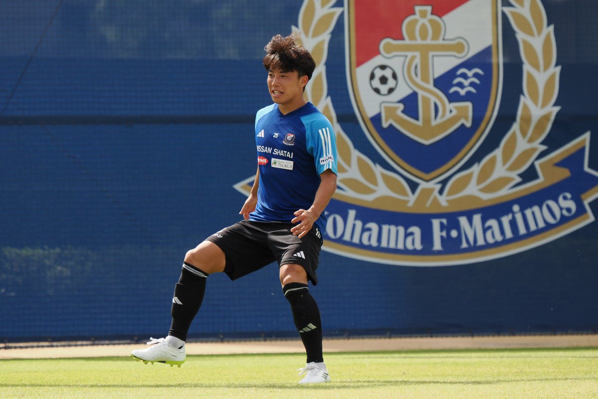 mfyex1's tweet photo. 吉尾海夏、愛するエンブレムとともに。
コラムはのちほど公開します。

#fmarinos
#吉尾海夏
#ヨコエク https://t.co/eIeAG3pV9z