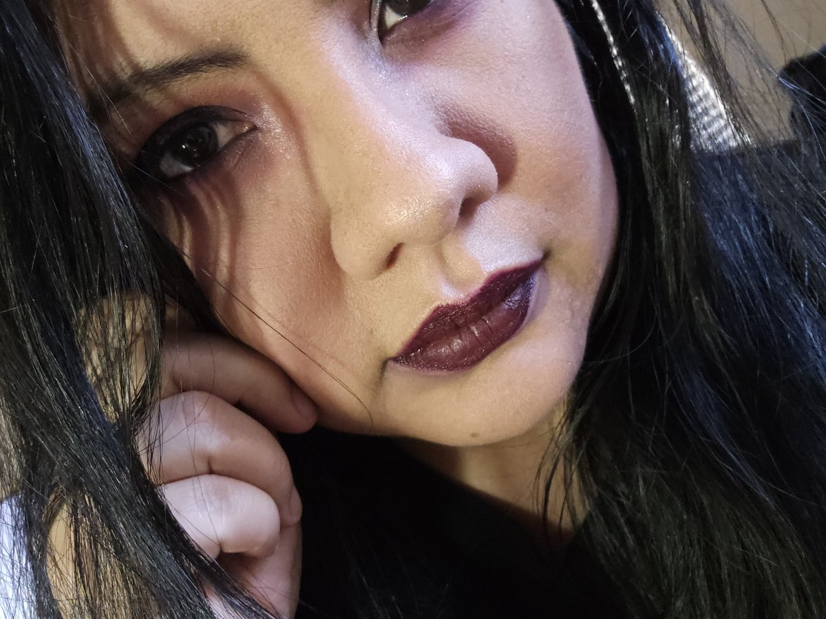Persephone_Gwen's tweet photo. When I know I am feeling better...I started putting my makeup on again. #twitch #smallstreamers #makeup #goth #darkmakeup #letmebeme #makeupgoth https://t.co/V2e1QfvVXT