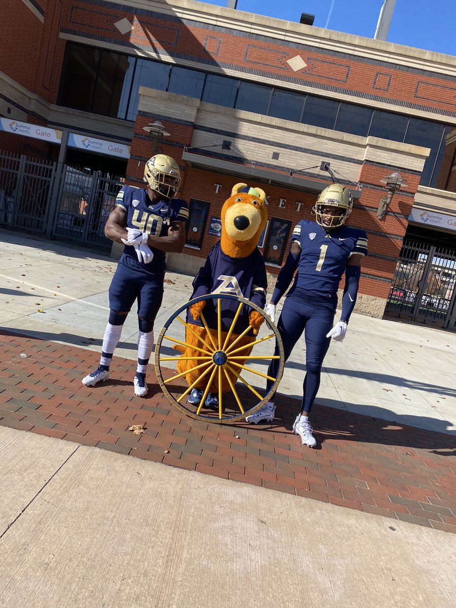 SethMcFall_54's tweet photo. Wagon Wheel is back home ☸️

#GoZips | 🦘 https://t.co/Ps0XhTf3FP