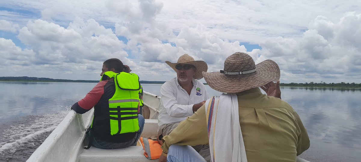 Credhos_Paz's tweet photo. Realizamos visita a la Reserva Natural del Cabildo Verde y la Ciénaga de Paredes junto al Ministerio de Ambiente y Cabildo Verde de Sabana de Torres para avanzar en la articulación comunitaria y en la construcción de propuestas de protección, defensa y conservación de la Ciénaga https://t.co/PC7XYF3bFY