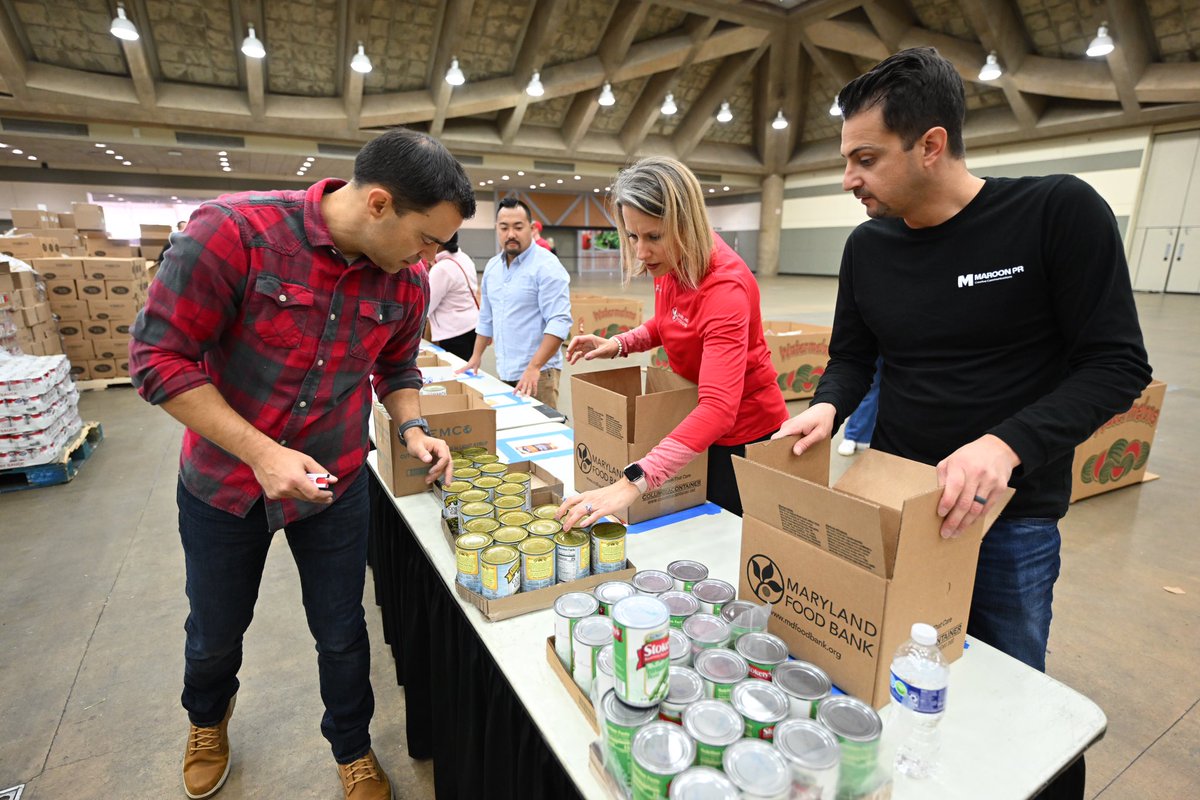 MaroonPR's tweet photo. Proud to be a sponsor and participating team at @MDFoodBank’s annual #PackToGiveBack event. MFB does crucial work for food insecure Marylanders and the holidays are no exception. Holiday meal boxes are ready! 📦 🦃 #maroonpr #untilhungerends https://t.co/WyXrg6Qwor