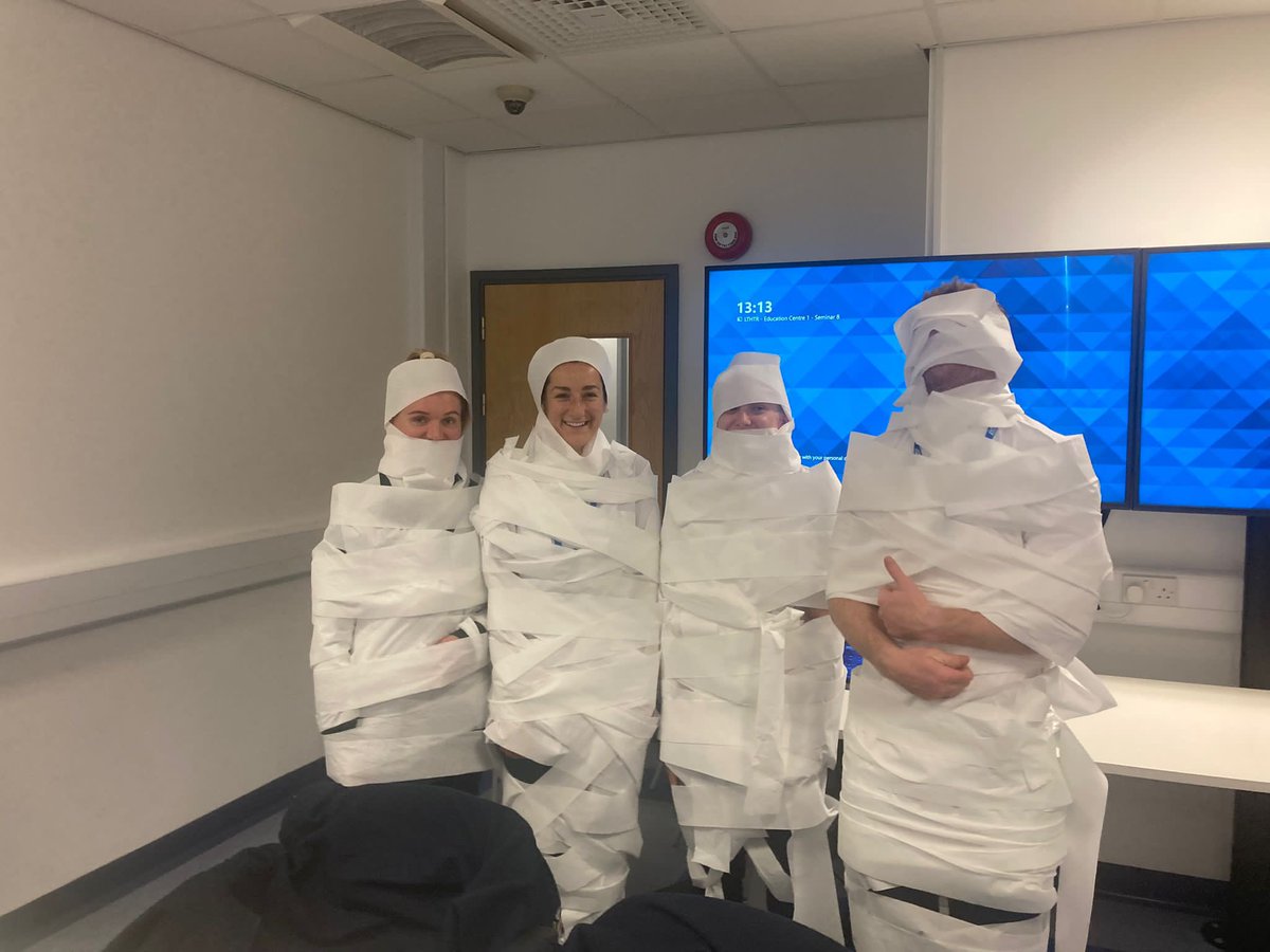 Fab Thursday fun over the last few weeks. Halloween theme 🎃👻 and balloon animal making 🎈🐶 😃