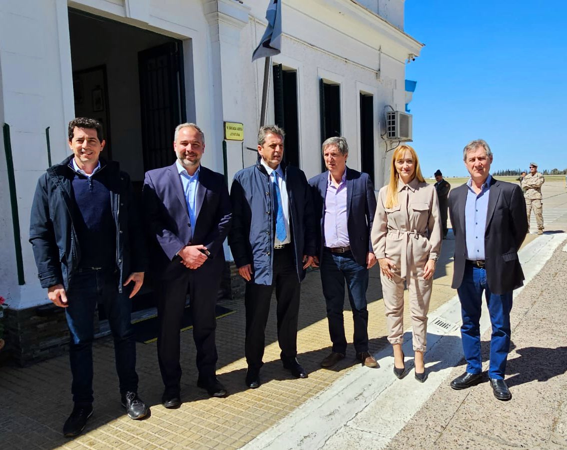 anabelfsagasti's tweet photo. Recibimos al próximo presidente @SergioMassa en Mendoza 🇦🇷✌🏻

#MassaPresidente #TenemosConQuién https://t.co/f7Ql3JcmUt