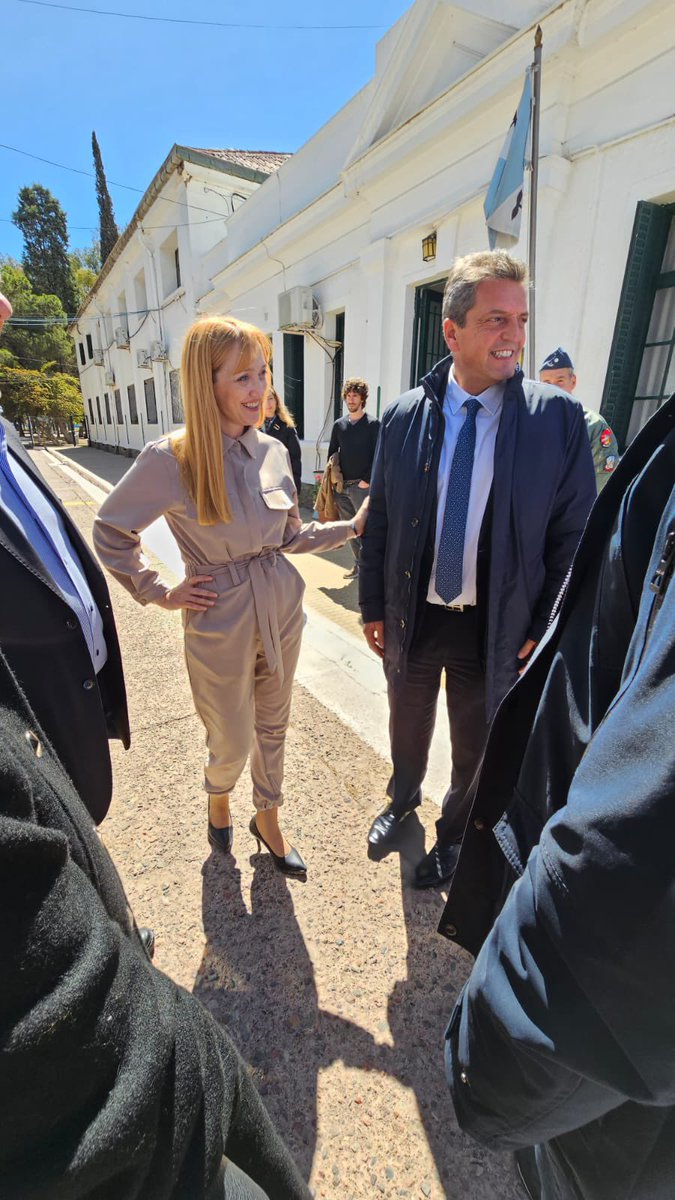 anabelfsagasti's tweet photo. Recibimos al próximo presidente @SergioMassa en Mendoza 🇦🇷✌🏻

#MassaPresidente #TenemosConQuién https://t.co/f7Ql3JcmUt