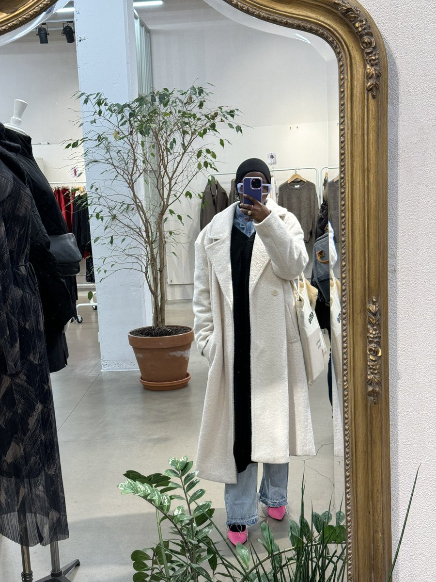 DidineFine's tweet photo. I like mirrors https://t.co/lX0lHw3TVS