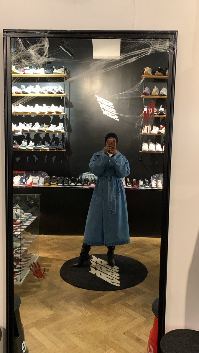 DidineFine's tweet photo. I like mirrors https://t.co/lX0lHw3TVS