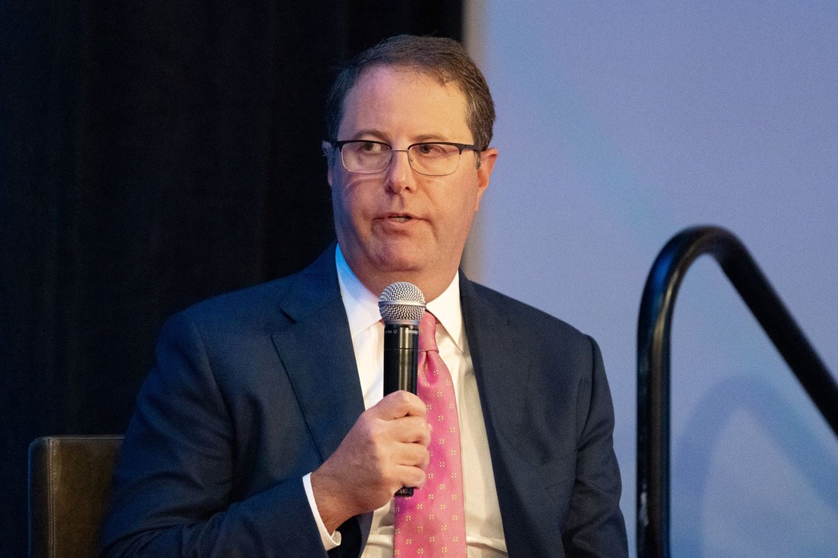 The Leadership Luncheon at our sold-out Women in Energy Institute featured industry experts from @DevonEnergy and @Chesapeake who have served as both mentors and mentees. The session focused on how to guide individuals into the best team members and energy professionals possible.