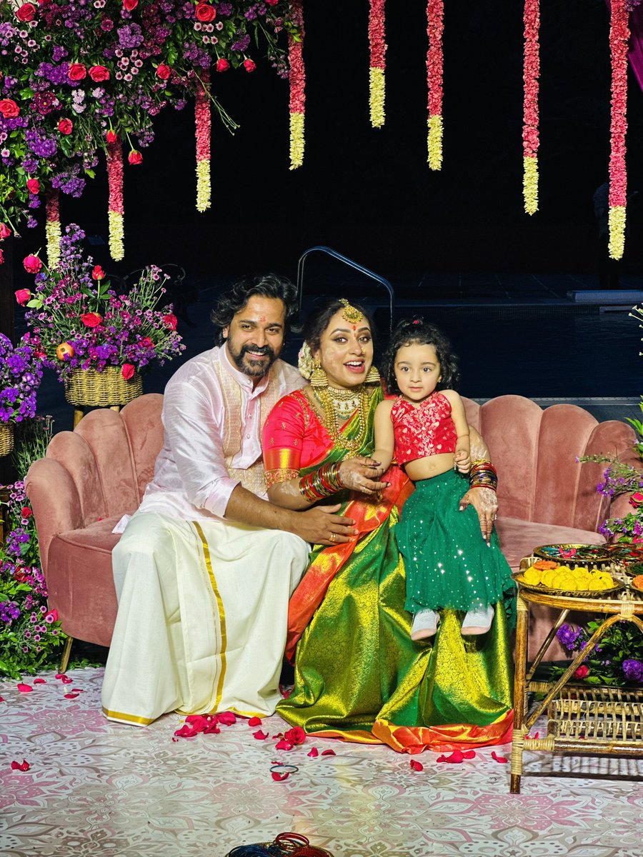 akhildev's tweet photo. @Pearle_Maaney #babyshower https://t.co/CmOiMI4rFZ