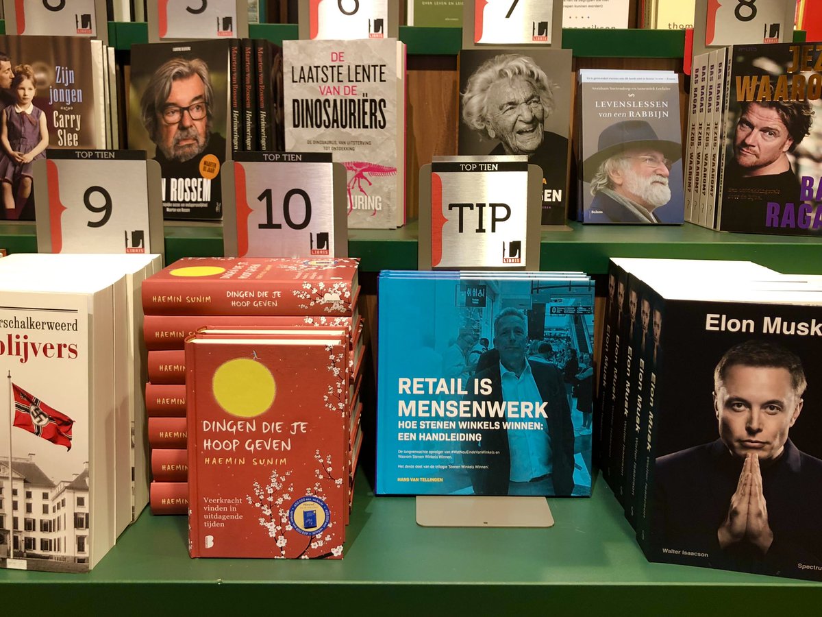ToniMelenhorst's tweet photo. “Retail is mensenwerk” De nieuwe Hans van Tellingen met eigenzinnige, tegendraadse, maar met een goed onderbouwde visie op de retail. Nu in de boekhandel en gelijk de tip van de week. !pet boekverkopers Hoogeveen https://t.co/TMn0QAgzYn @hansvantelling #retail #tipvandeweek https://t.co/Ghwey0HnxW