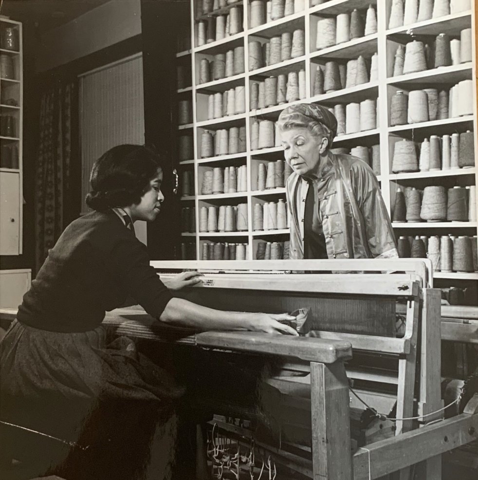 cooperhewitt's tweet photo. Dorothy Liebes hired artist Emma Amos for her color sensibility. Amos’s talents shine in her designs for Bigelow Carpets, one of the studio’s most lucrative contracts. Explore "A Dark, A Light, A Bright: The Designs of Dorothy Liebes": https://t.co/fni7CcOrSr @ArchivesAmerArt https://t.co/rZAio9fcp1