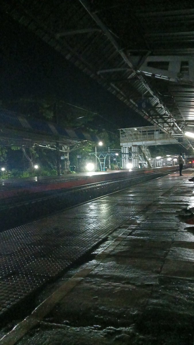 Jayashree_2000's tweet photo. Has been waiting in Kasaragod for 11. 30 PM's Mangla Lakshadweep  Train. It's 12.41 AM Now.. Still Waiting #Kasargodtoernakulam #manglalakshadweep #railway @RailMinIndia https://t.co/mlU59ErGYM