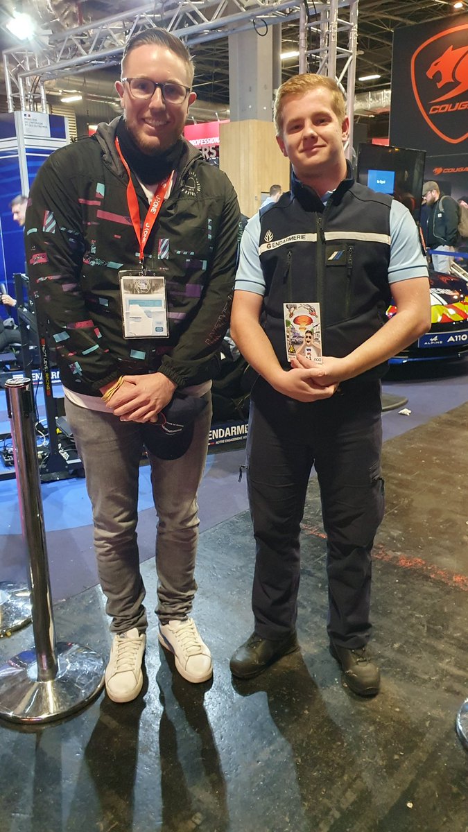 MrRatSuper's tweet image. Pouf pouf la @Gendarmerie 😎 

Sympa le stand @ParisGamesWeek et merci pour l'écusson ! 

#pgw #pgwcoolermaster
