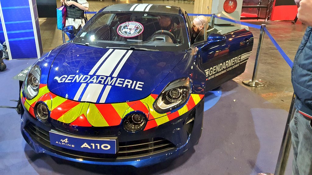 MrRatSuper's tweet image. Pouf pouf la @Gendarmerie 😎 

Sympa le stand @ParisGamesWeek et merci pour l'écusson ! 

#pgw #pgwcoolermaster
