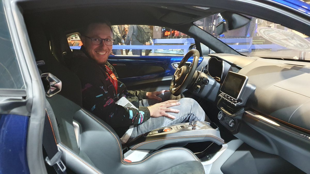 MrRatSuper's tweet image. Pouf pouf la @Gendarmerie 😎 

Sympa le stand @ParisGamesWeek et merci pour l'écusson ! 

#pgw #pgwcoolermaster