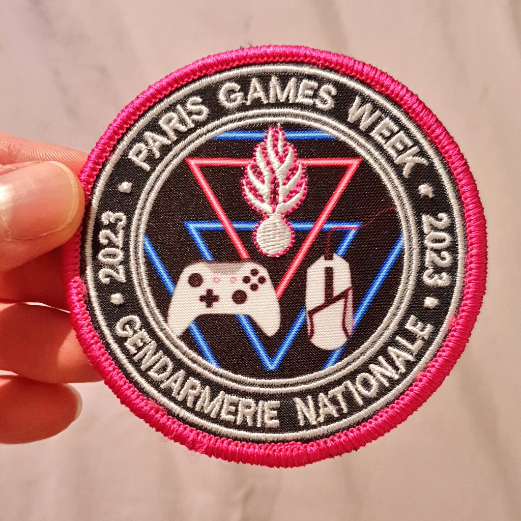 MrRatSuper's tweet image. Pouf pouf la @Gendarmerie 😎 

Sympa le stand @ParisGamesWeek et merci pour l'écusson ! 

#pgw #pgwcoolermaster
