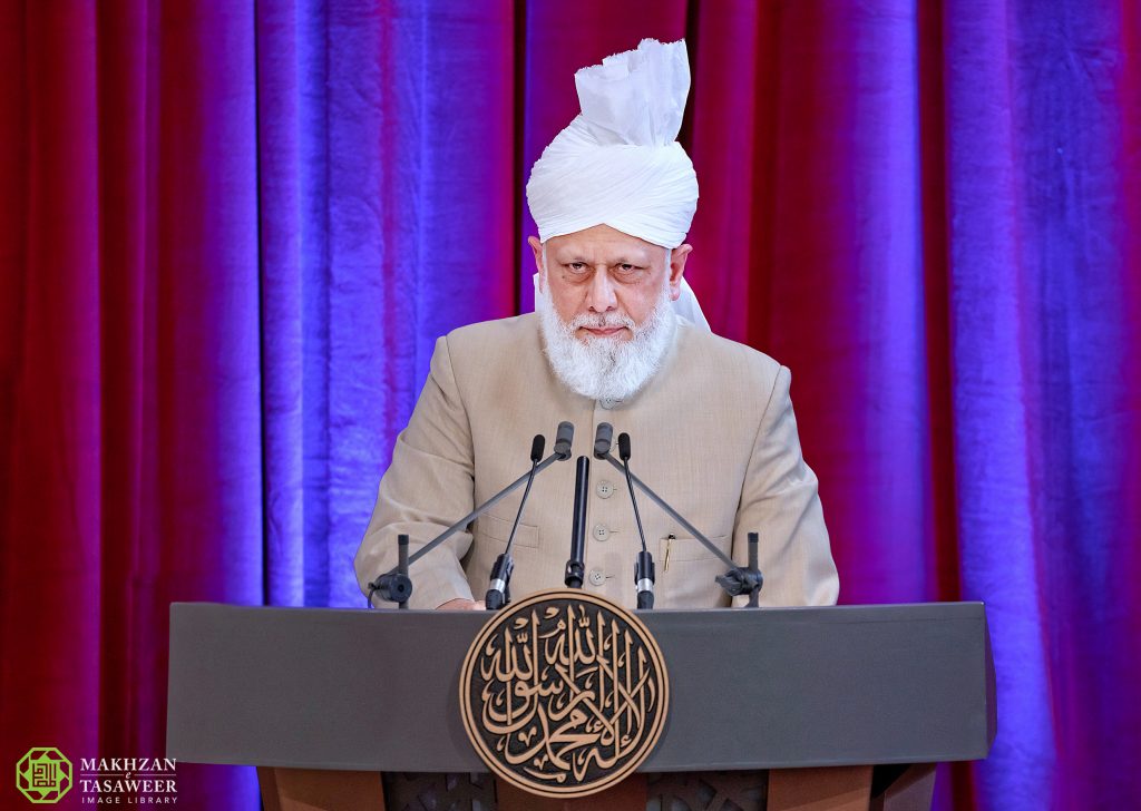 "Islam teaches that in all circumstances, no matter how difficult, you must remain firmly attached to the principles of justice and integrity."  - Hazrat Mirza Masroor Ahmad #VoicesForPeace
