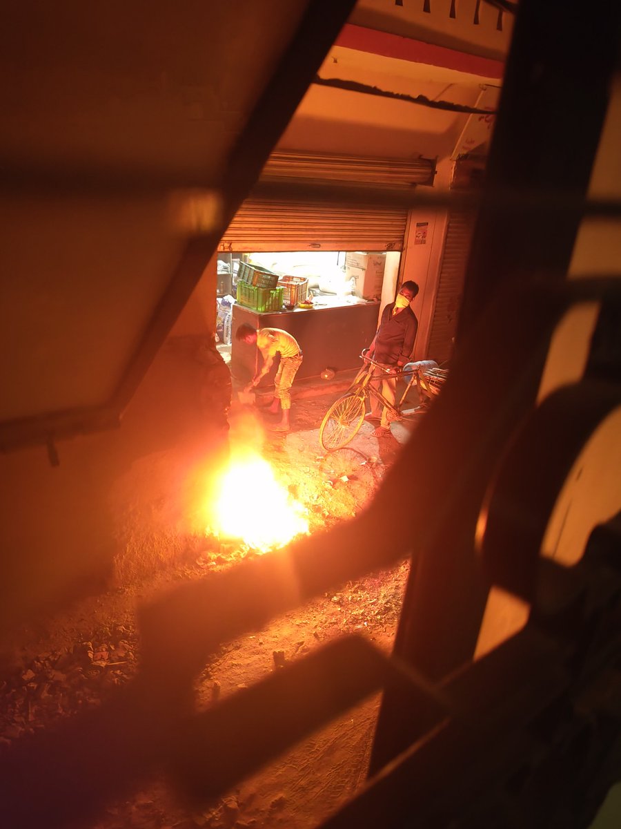 codeZypher's tweet photo. While air pollution goes bad in lko we don't want to compete with Delhi ; saw burning waste in open areas secretly at night .
#burnwaste #AirPollution #Lucknow
#waste Straight from an alley, front of their godown @UPGovt @lucknow_dm @CMOfficeUP @UPPCBLKO @myogiadityanath @BJP4UP https://t.co/gVzTUcOWwO
