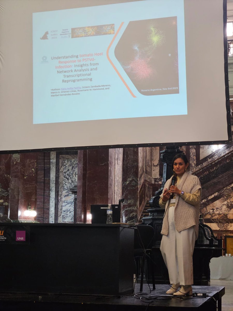 Katia Aviña-Padilla 🇲🇽 member of #RiaBio presented: 'Understanding tomato host response to PSTVd  infection: Insights from network analysis and transcriptional reprogramming.' 🍅🧬 <a href="/a2b2c/">A2B2C</a> #SoIBio #RiaBio2023