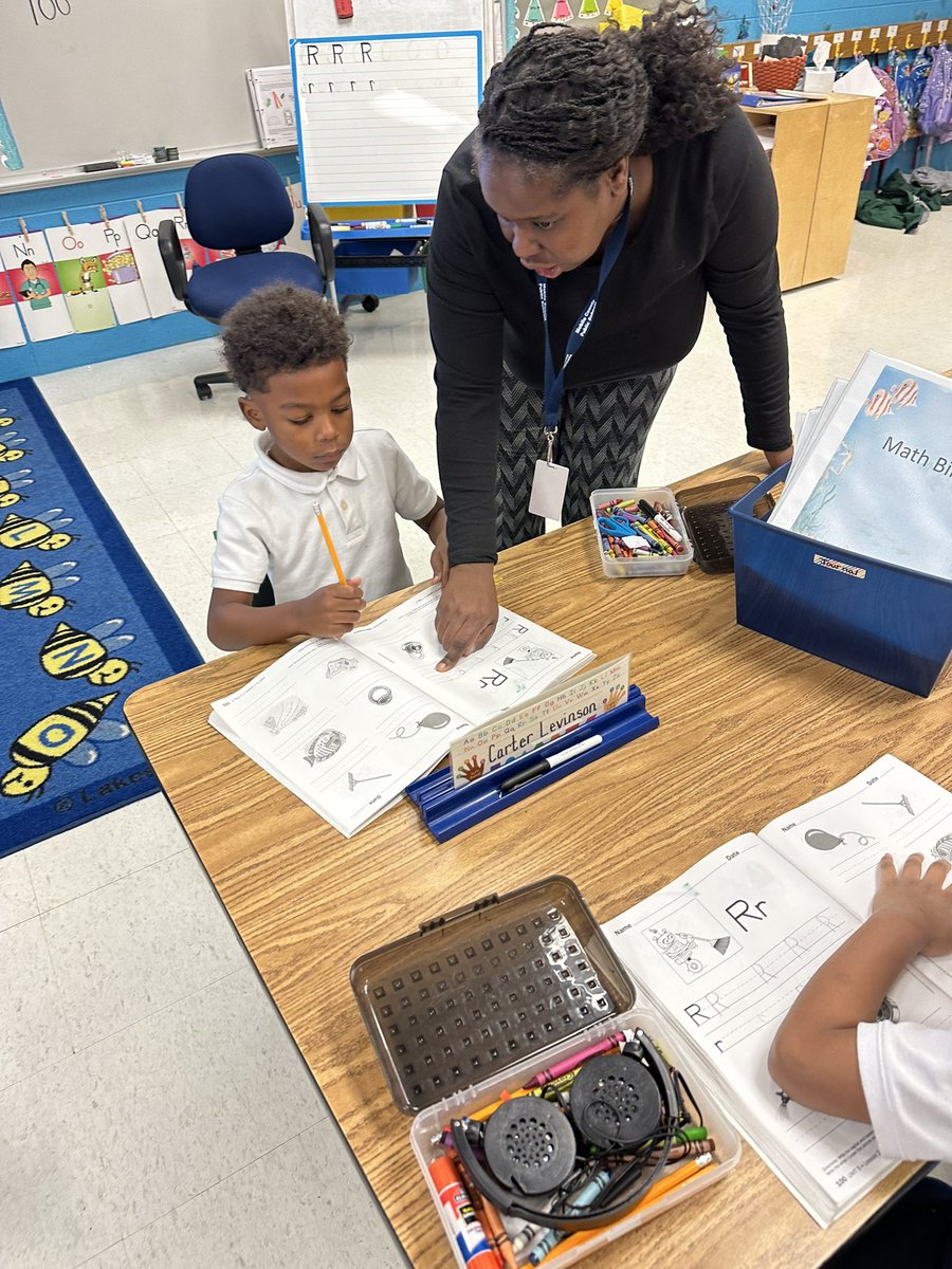 ALitCoach's tweet photo. How does explicit instruction look in Kindergarten? Ms. Harris explicitly taught her phonics lesson, modeled, provided guided practice, and corrective feedback when necessary. Her sweet students are being set up for success! @EicholdMertzMST @MonicaStallwor5 @Alabama_Reading https://t.co/FQvec1tkAB