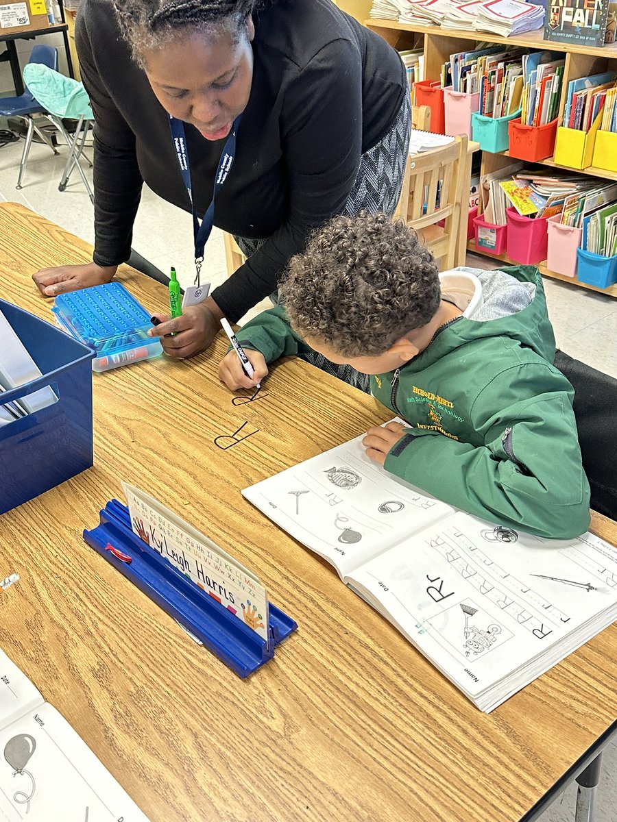 ALitCoach's tweet photo. How does explicit instruction look in Kindergarten? Ms. Harris explicitly taught her phonics lesson, modeled, provided guided practice, and corrective feedback when necessary. Her sweet students are being set up for success! @EicholdMertzMST @MonicaStallwor5 @Alabama_Reading https://t.co/FQvec1tkAB