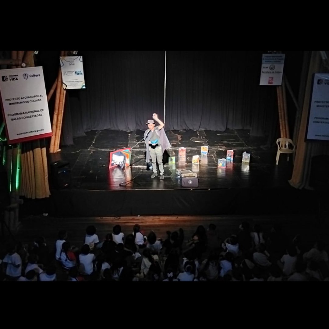 FUNDANZA's tweet photo. "La Feria de la Literatura cobró vida con emocionantes presentaciones artísticas que añadieron un toque mágico al evento. 📚✨ Disfrutamos de actuaciones llenas de creatividad que nos transportaron a los universos de nuestros libros favoritos. 🎭📖 #FeriaDeLaLiteratura https://t.co/Ek9BnHyLPi