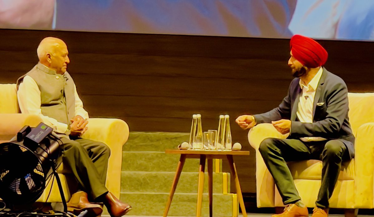 SKS1303's tweet image. Two heroes, one frame. Wing Cdr Rakesh Sharma, the first Indian Space Explorer and Mr. Kulmeet Bawa, MD - SAP India and Indian Sub-continent, an Ex-Cavalry Officer in the elite Amoured Corps, Indian Army. One, a childhood hero and the other, a modern day hero.#SAPTechEd2023